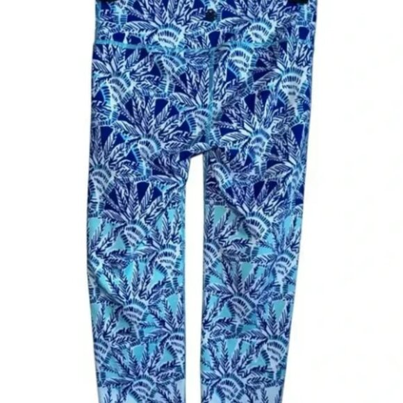 LILLY PULITZER | UPF 50+ Luxletic Weekender Crop Legging in Whisper Blue | XS - Picture 6 of 9